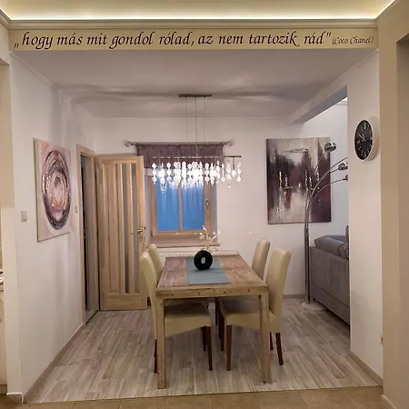 Kiraly Apartment *